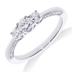 Trilogy Ring 1-0.19/2-0.24/32-0.14 Ct H SI